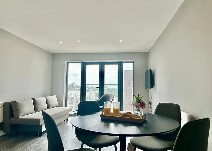 Monarchs Quay Arena Apartments By Happy Days