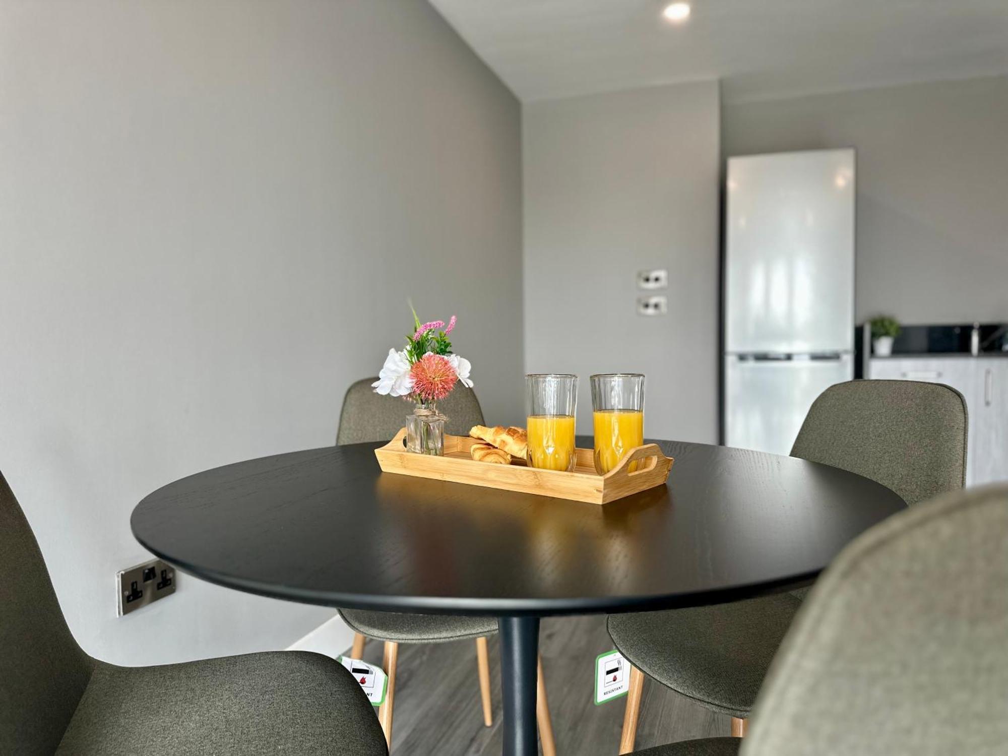 Apartment Monarchs Quay Arena By Happy Days Liverpool